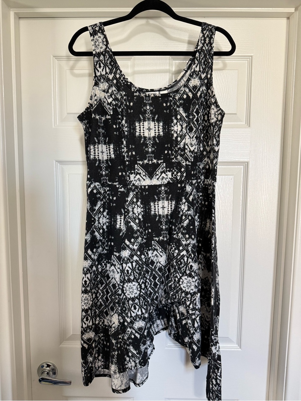 Cato Sleeveless Black & White Geometric Patterned A-Line Dress L